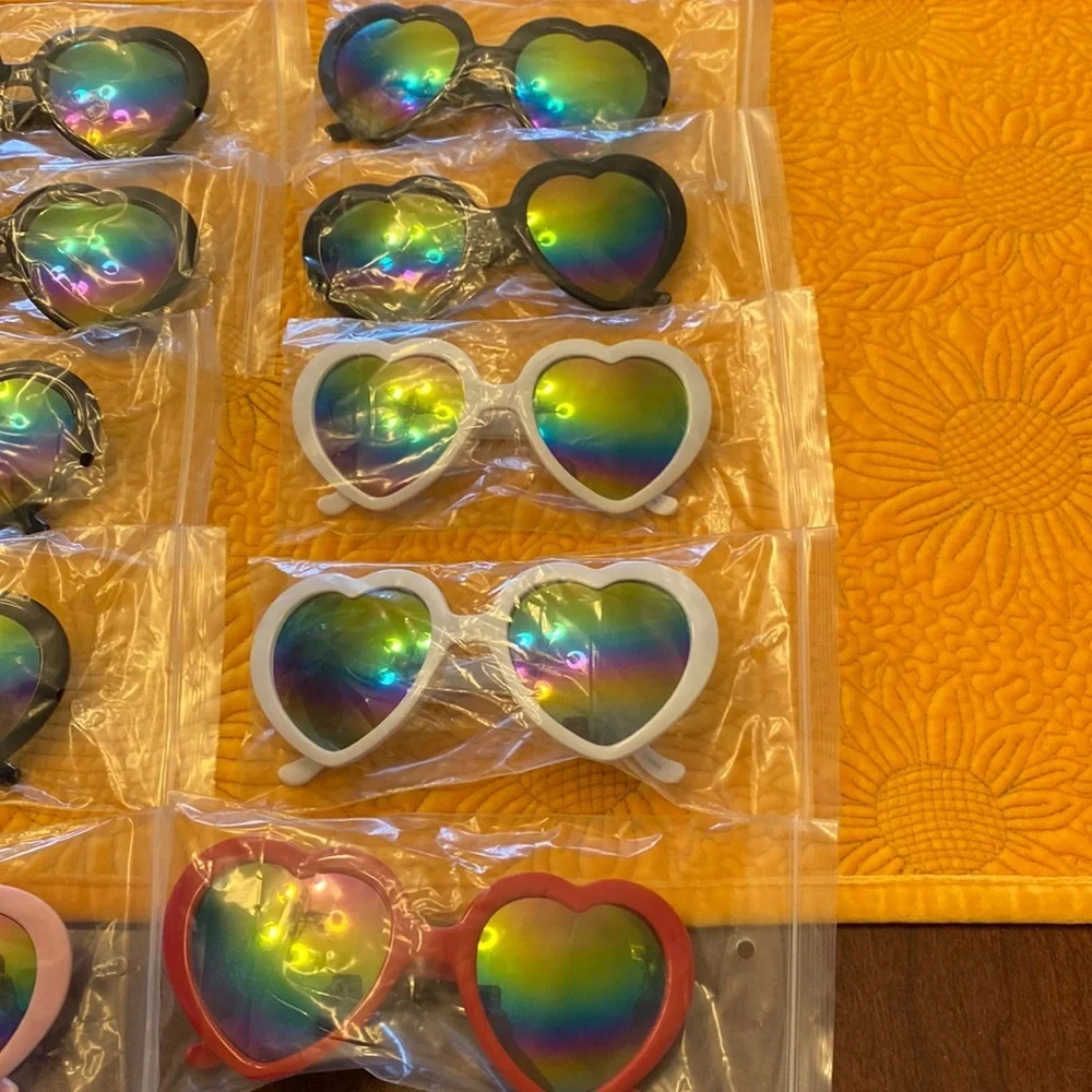 Party Favor Mirrored Heart Shape Teen Sun Glasses Lot with 10 UV Protection